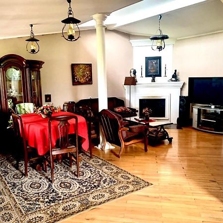 ホテル Polonia Tbilisi House エクステリア 写真