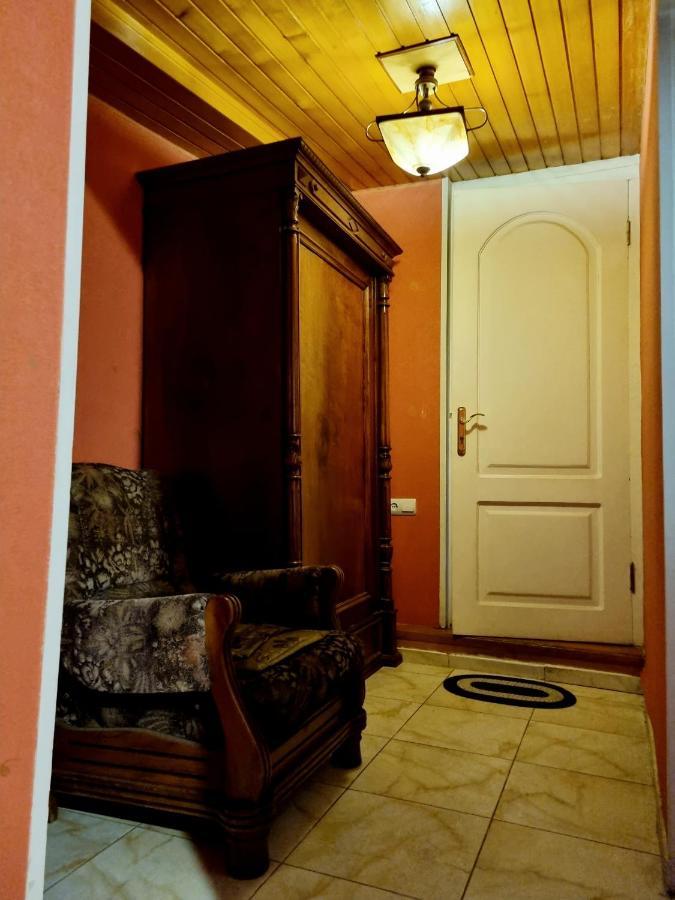 ホテル Polonia Tbilisi House エクステリア 写真