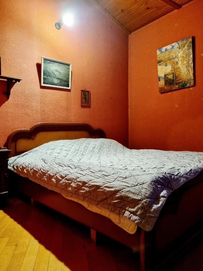 ホテル Polonia Tbilisi House エクステリア 写真