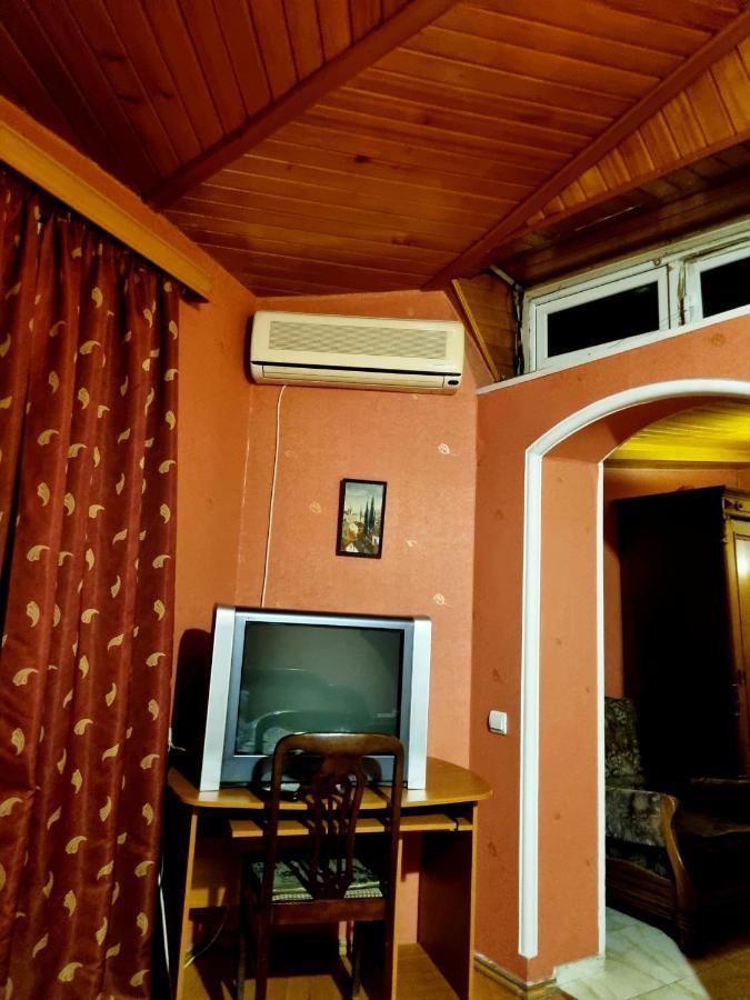 ホテル Polonia Tbilisi House エクステリア 写真
