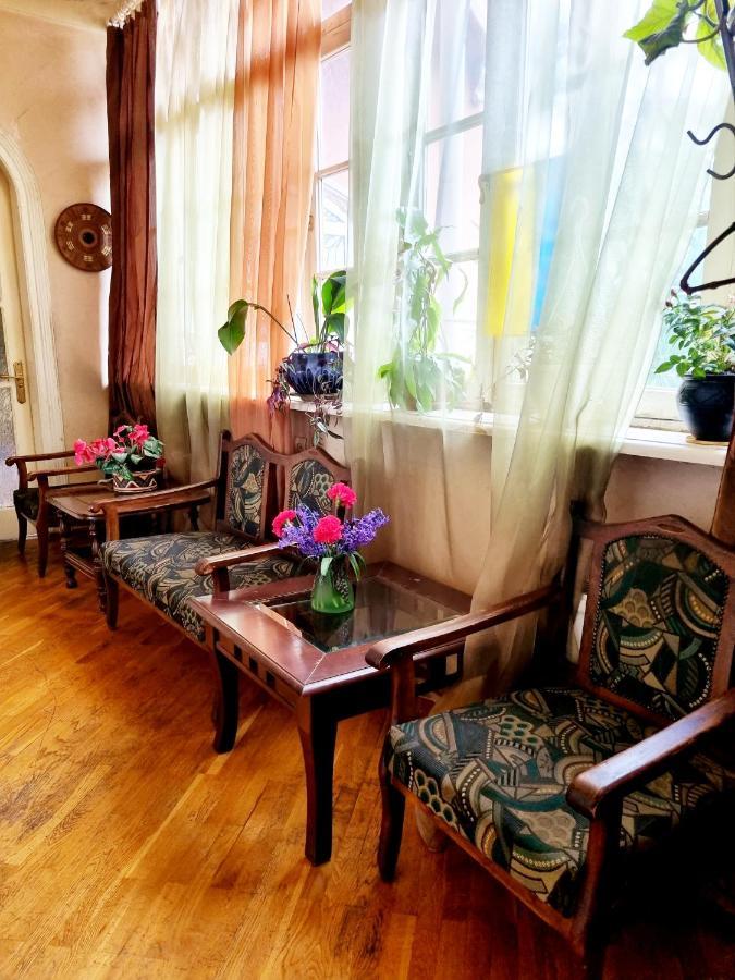 ホテル Polonia Tbilisi House エクステリア 写真