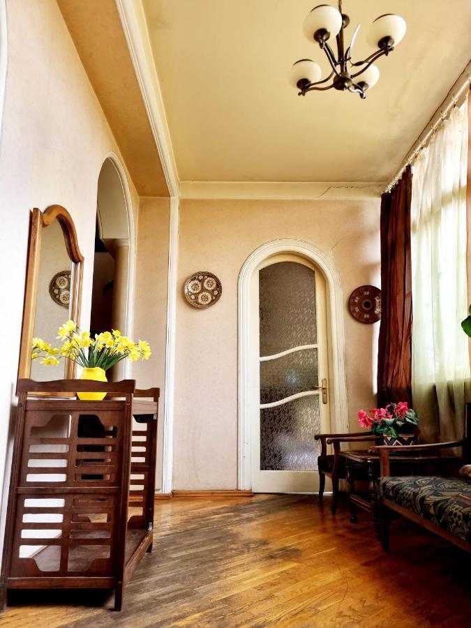 ホテル Polonia Tbilisi House エクステリア 写真