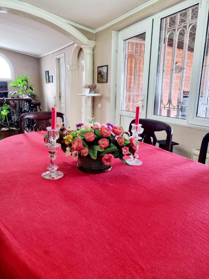 ホテル Polonia Tbilisi House エクステリア 写真