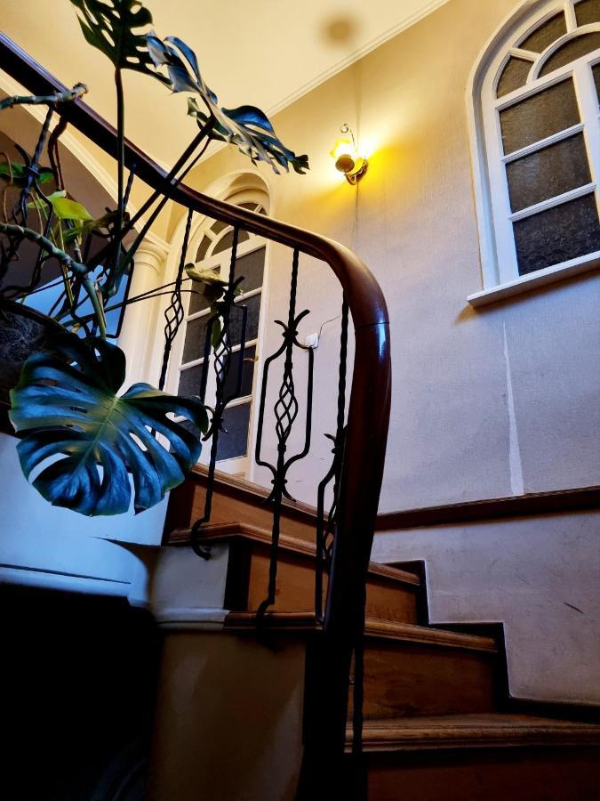 ホテル Polonia Tbilisi House エクステリア 写真