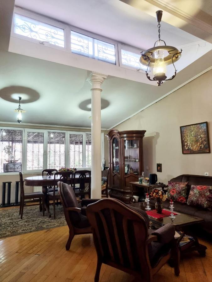 ホテル Polonia Tbilisi House エクステリア 写真