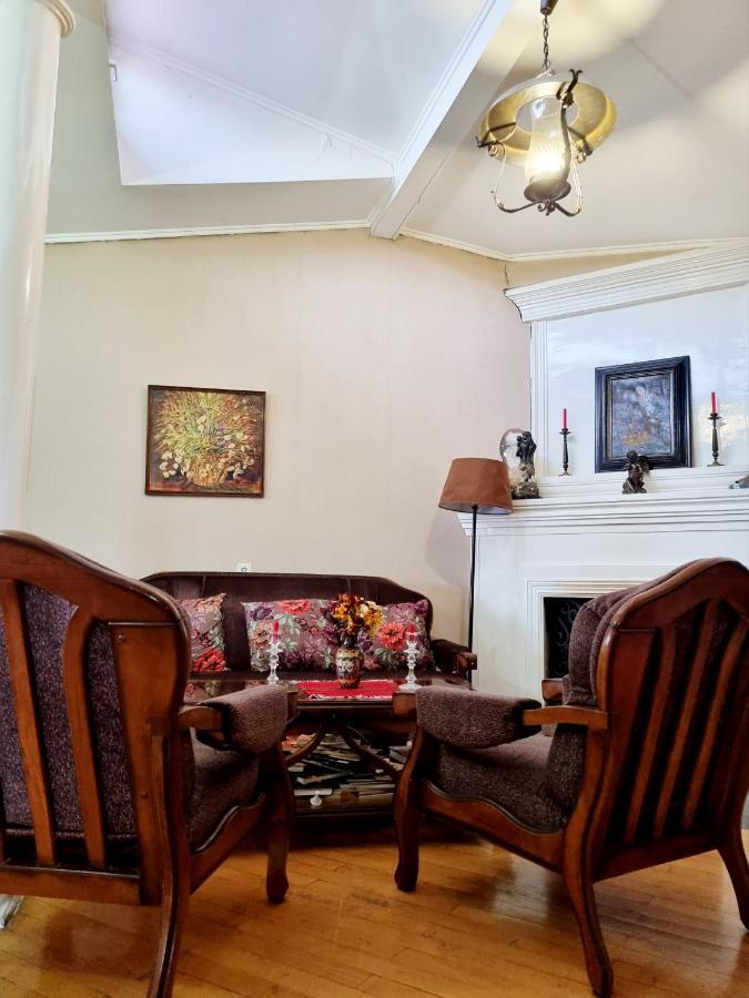 ホテル Polonia Tbilisi House エクステリア 写真