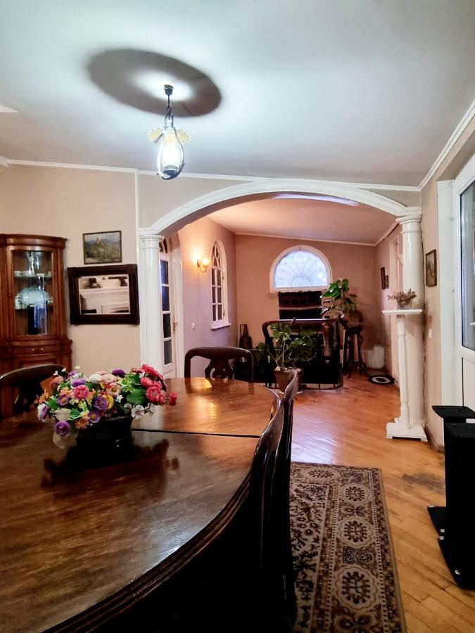 ホテル Polonia Tbilisi House エクステリア 写真