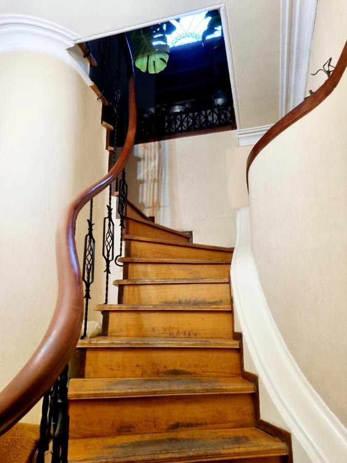ホテル Polonia Tbilisi House エクステリア 写真