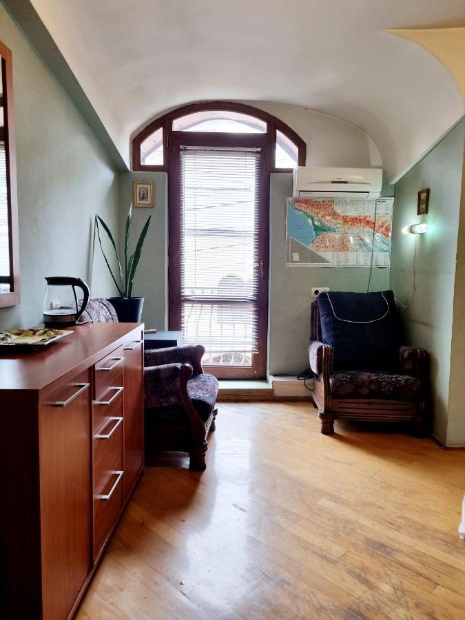 ホテル Polonia Tbilisi House エクステリア 写真