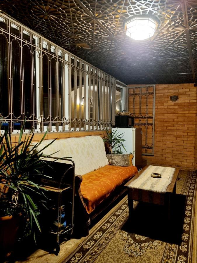 ホテル Polonia Tbilisi House エクステリア 写真