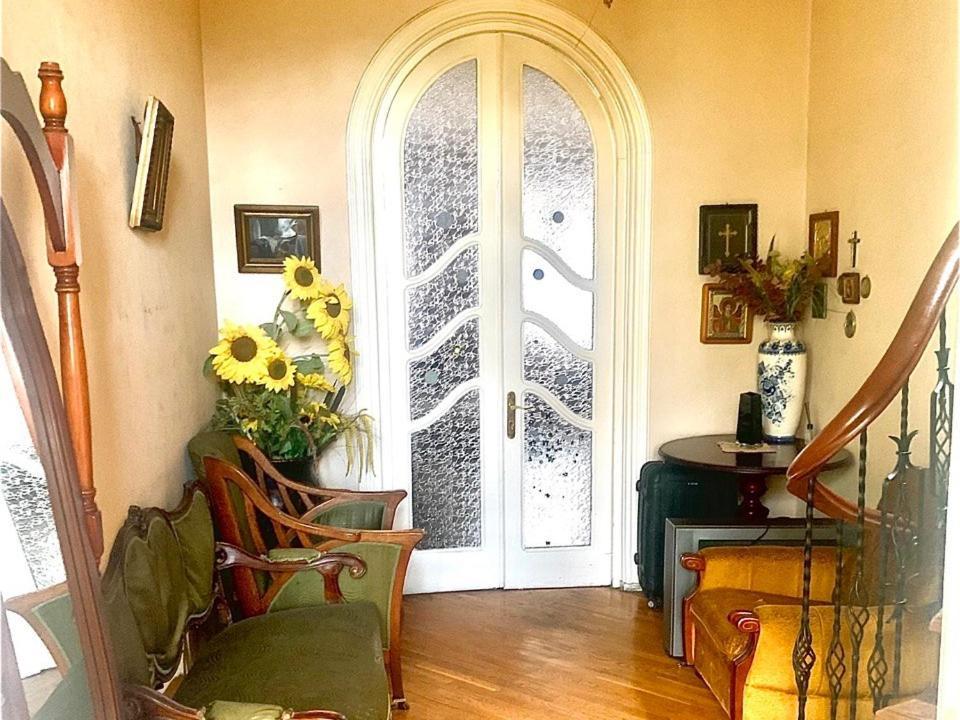 ホテル Polonia Tbilisi House エクステリア 写真