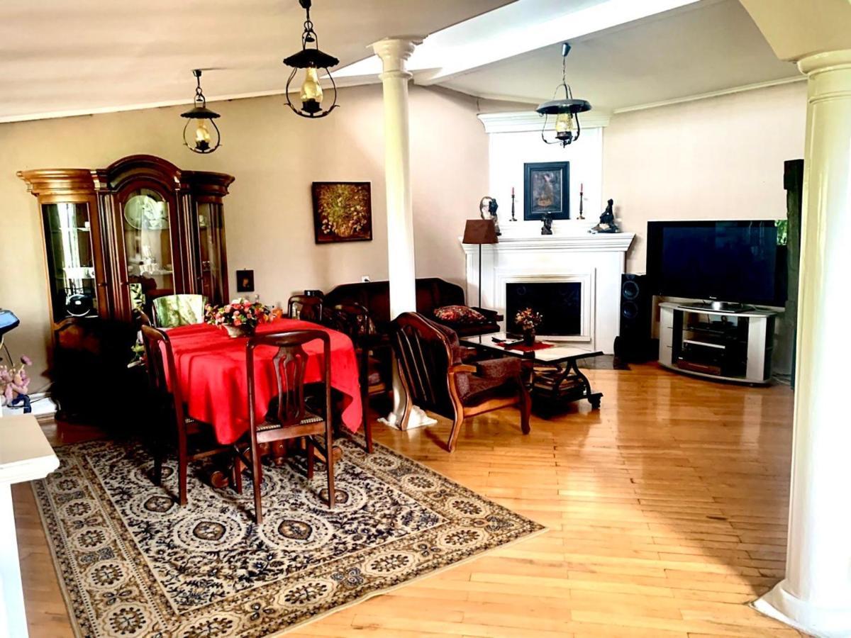 ホテル Polonia Tbilisi House エクステリア 写真
