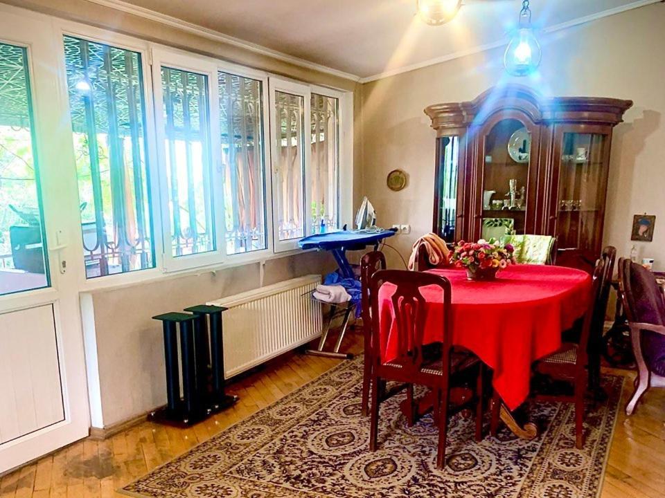 ホテル Polonia Tbilisi House エクステリア 写真