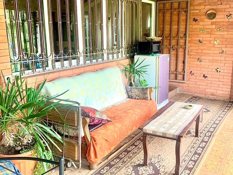 ホテル Polonia Tbilisi House エクステリア 写真