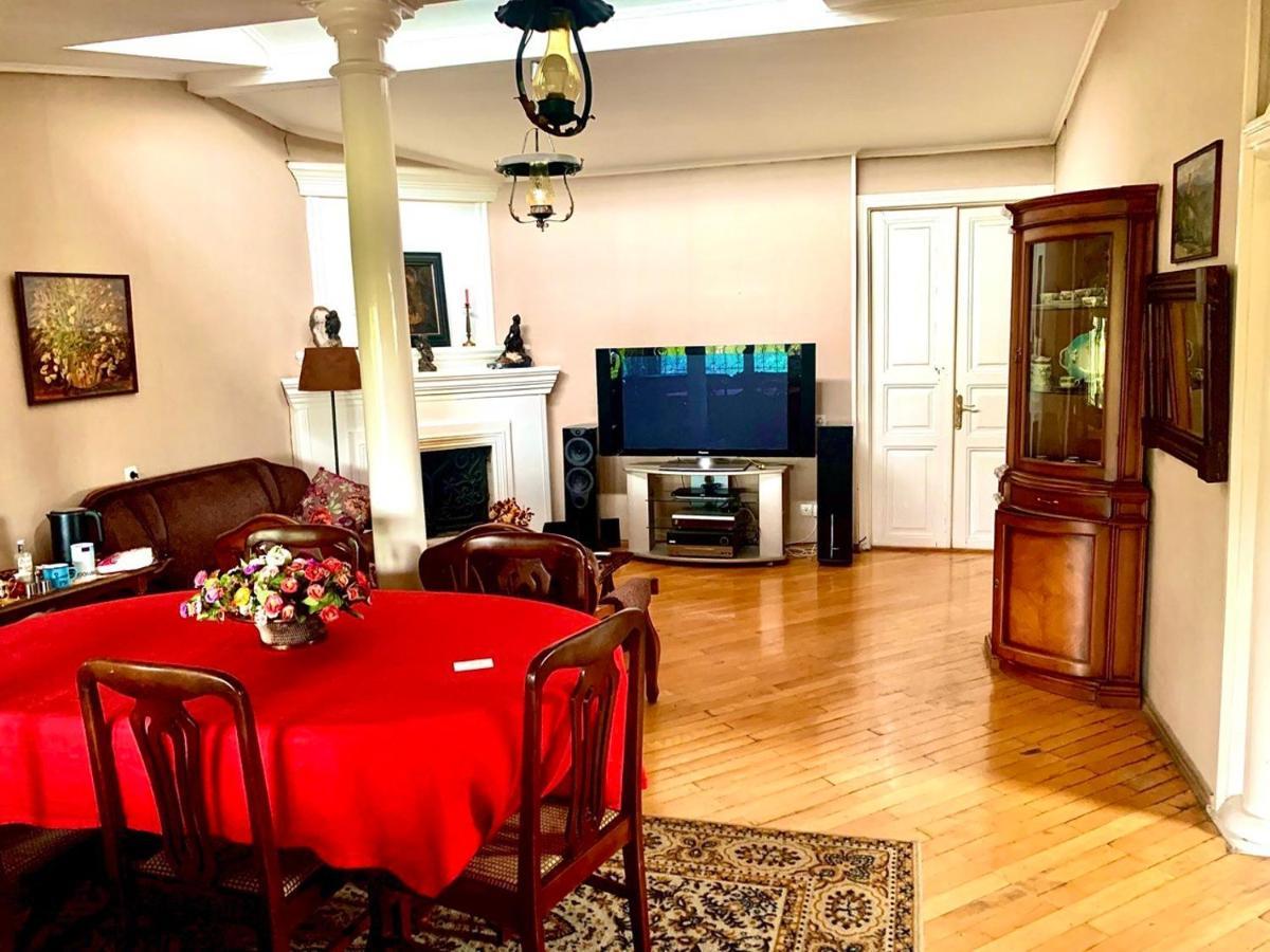 ホテル Polonia Tbilisi House エクステリア 写真
