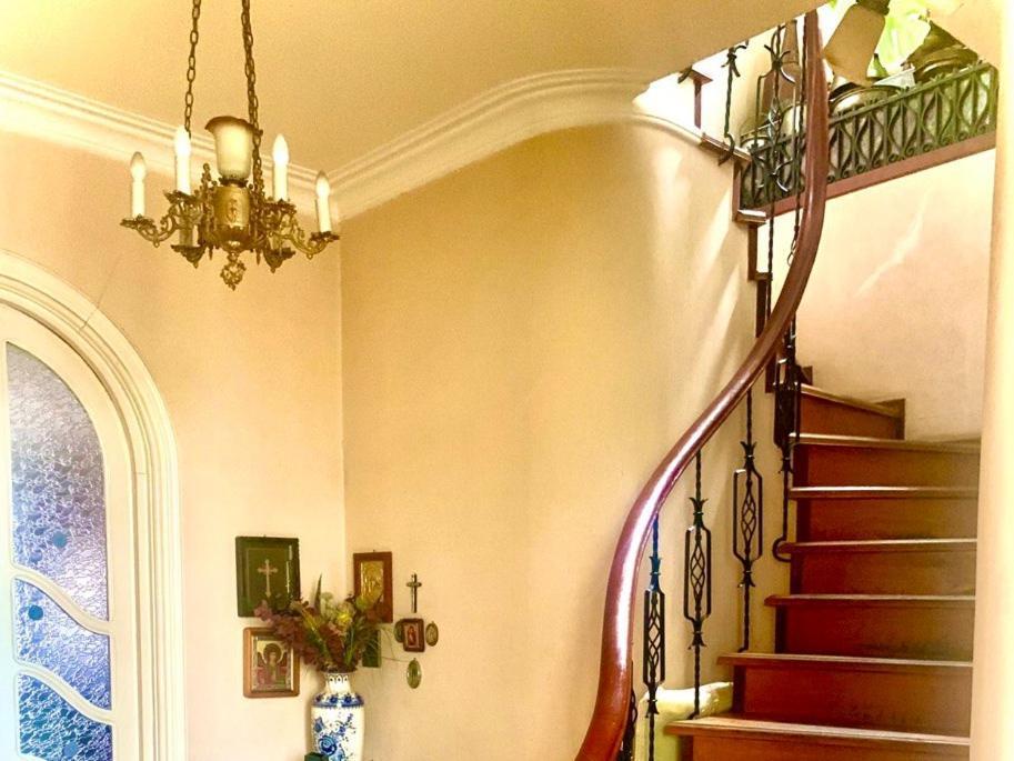 ホテル Polonia Tbilisi House エクステリア 写真