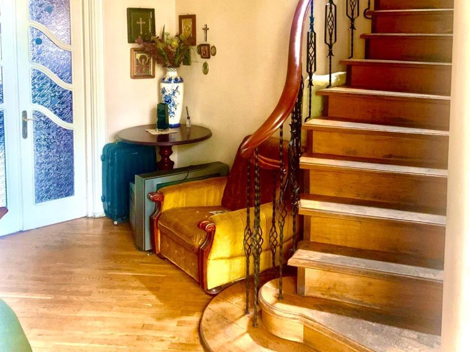 ホテル Polonia Tbilisi House エクステリア 写真